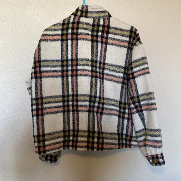 Plaid jacket slightly cropped size large - Picture 4 of 5